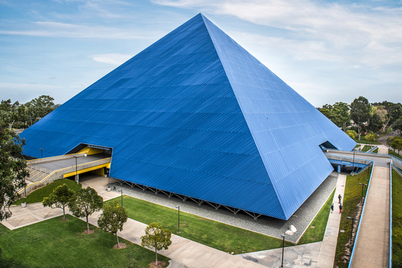 Walter Pyramid, Cal State