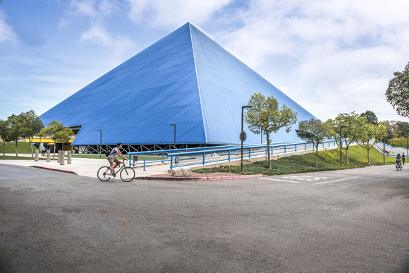 Walter Pyramid, Cal State
